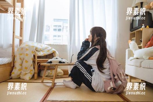 在无圣光中，神沢永莉穿着蓝白泳衣显得格外撩，辫子的灵动感，你一定要收藏这个图包！
