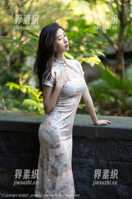 秀人网-LindaLinda 秀人网 - LindaLinda+连体衣=高清冒险,看我如何与腿来了个深度交锋!