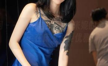 秀人网 - 一点不宅！mini米妮的全套女友照，宅在床上也要优雅！