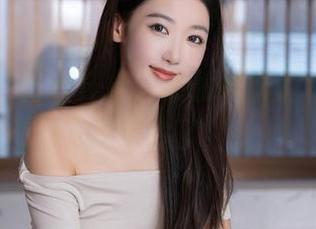 秀人网 - 资源开挂，南初妹妹的吊带让你想太多了！