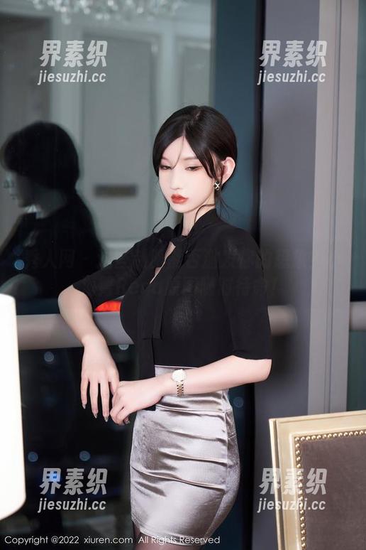 秀人网 - 这些制服能否激发你的想象？小海臀Rena原图随时待命！