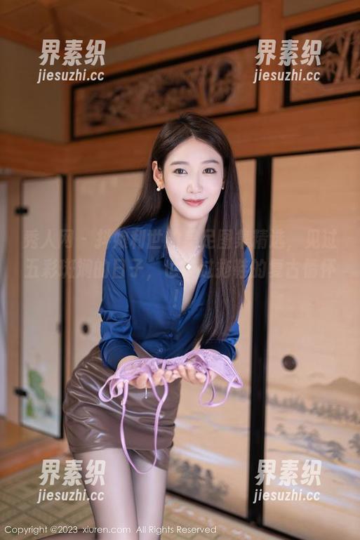 秀人网 - 抖娘利世的美足图集精选，见过五彩斑斓的日子，也嗅过拖鞋的复古情怀！