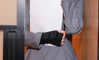 秀人网 - 李丽莎的比基尼私拍，资源就像那股热气，懒散却又不容忽视。