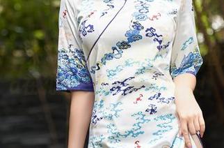 秀人网 - 来源不明的私房图片，涵涵Luna在礼服里的“突然间”！