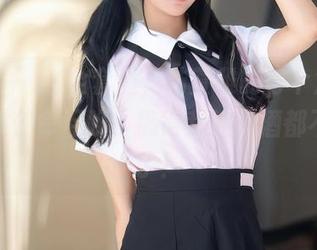 秀人网 - JK全套里，陆萱雅的每个角度都像在发使命召唤，搞得我连啤酒都不想喝了！
