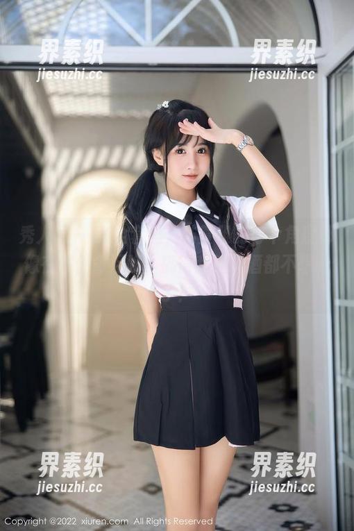 秀人网 - JK全套里，陆萱雅的每个角度都像在发使命召唤，搞得我连啤酒都不想喝了！