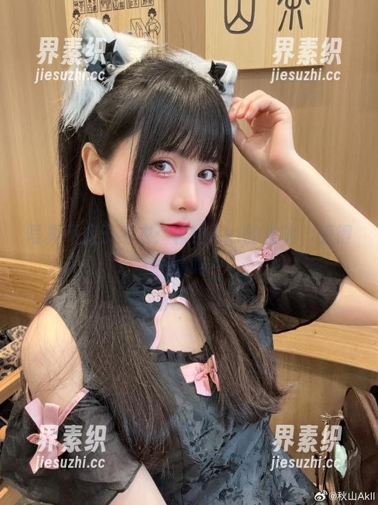 写真不止于毛衣：秋山AkI的集锦，值得一看吗？