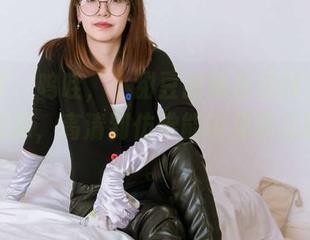 袜啵啵 - 呜哇，小甜豆的黑色渔网袜巧妙融入图库，高清到仿佛能听见晃动的声音。