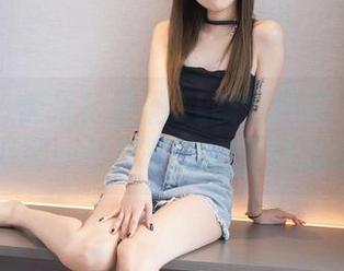 袜啵啵 - 惊呆！涵涵OL制服图集——看她如何用一条裙子搞定无数加班！
