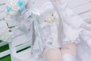 金鱼yui的礼服，是免费写真还是走错片场了？
