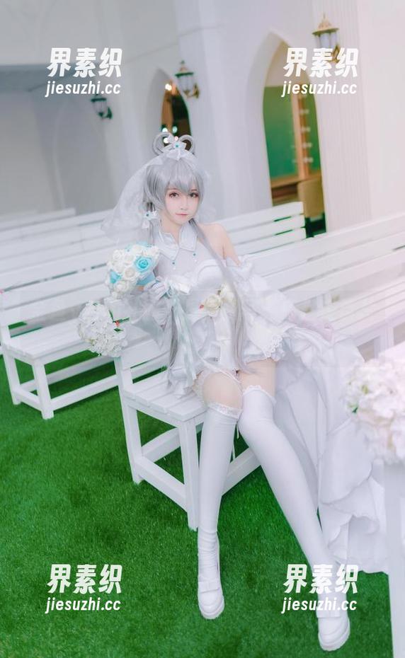 金鱼yui的礼服，是免费写真还是走错片场了？