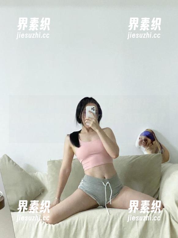微密圈 - 看铁锤姐姐的红色蕾丝图片，这原图里有种意外的呆萌？对，我又在想了！