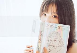 阿半今天很开心的裸足画像，cos不止是外表，图包带你发现更多细腻。