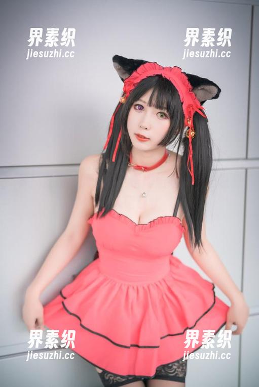 看！雯粥粥的写照，蕾姆婚纱的裙角总是让人咽口水