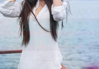 青豆客 - 王之腿却为易阳的美脚所折服，这是在给腿点赞吗？好想评论几句！